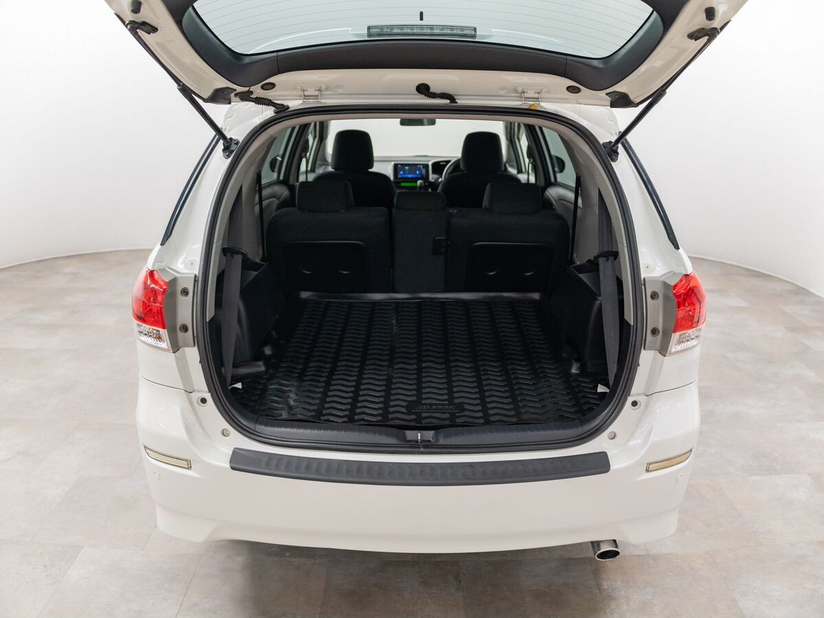 Toyota Wish 2009 - фото автомобиля