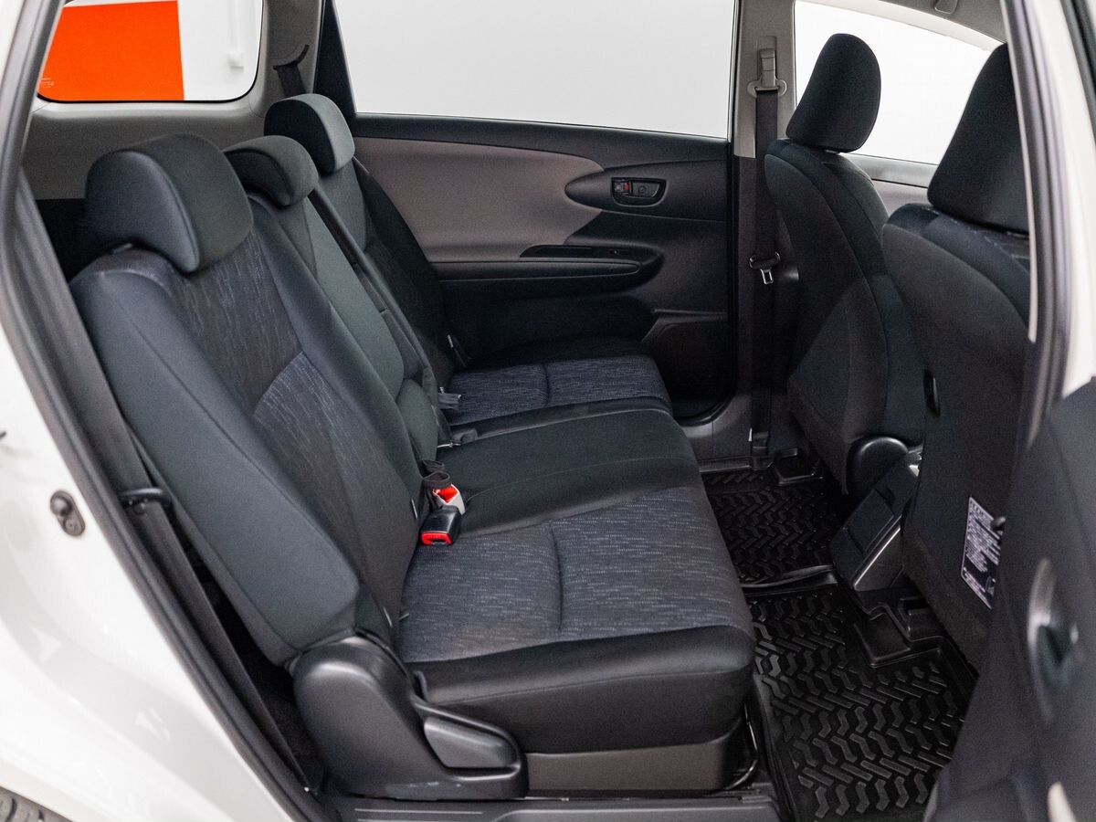 Toyota Wish 2009 - фото автомобиля