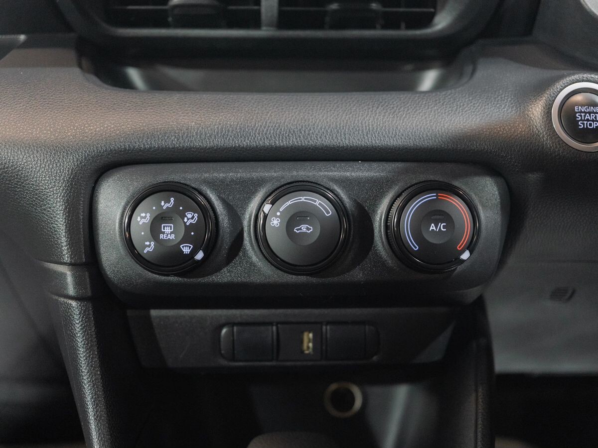 Toyota Yaris 2020 - фото автомобиля