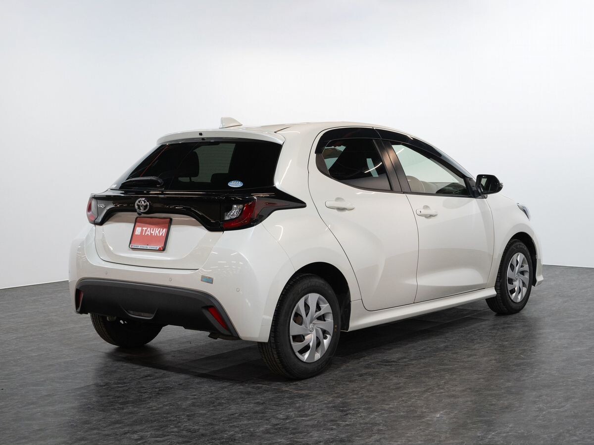 Toyota Yaris 2020 - фото автомобиля