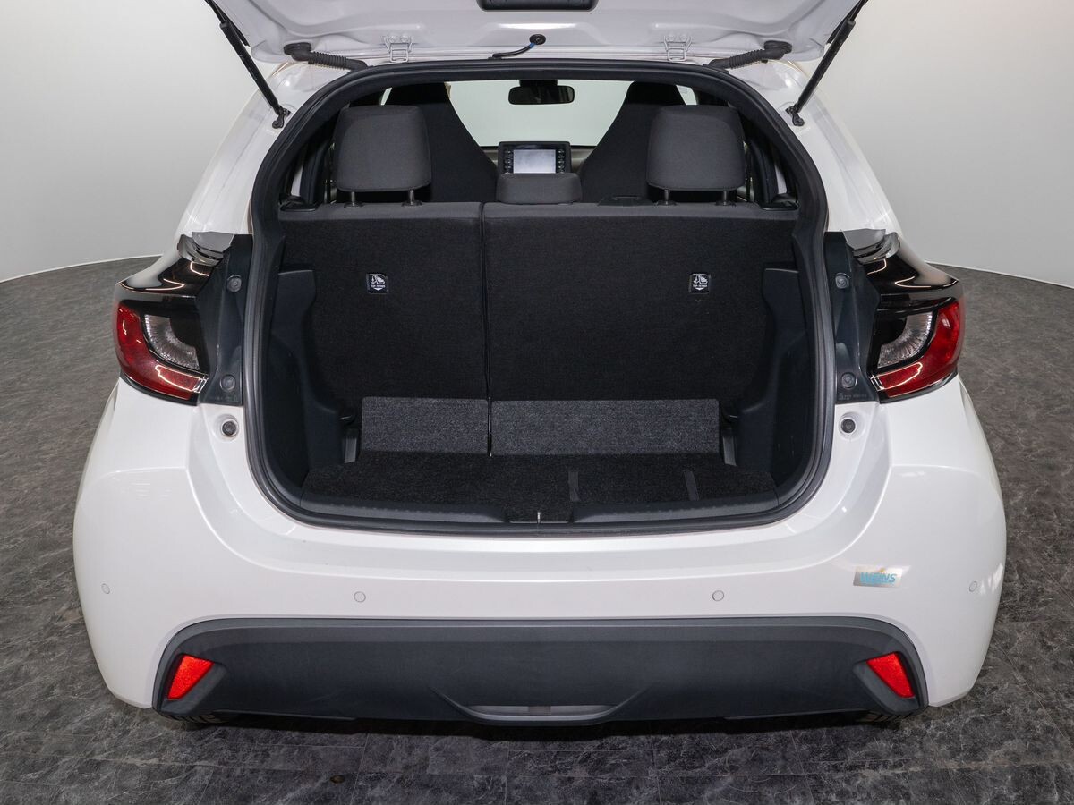 Toyota Yaris 2020 - фото автомобиля