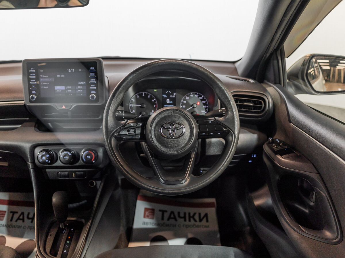 Toyota Yaris 2020 - фото автомобиля