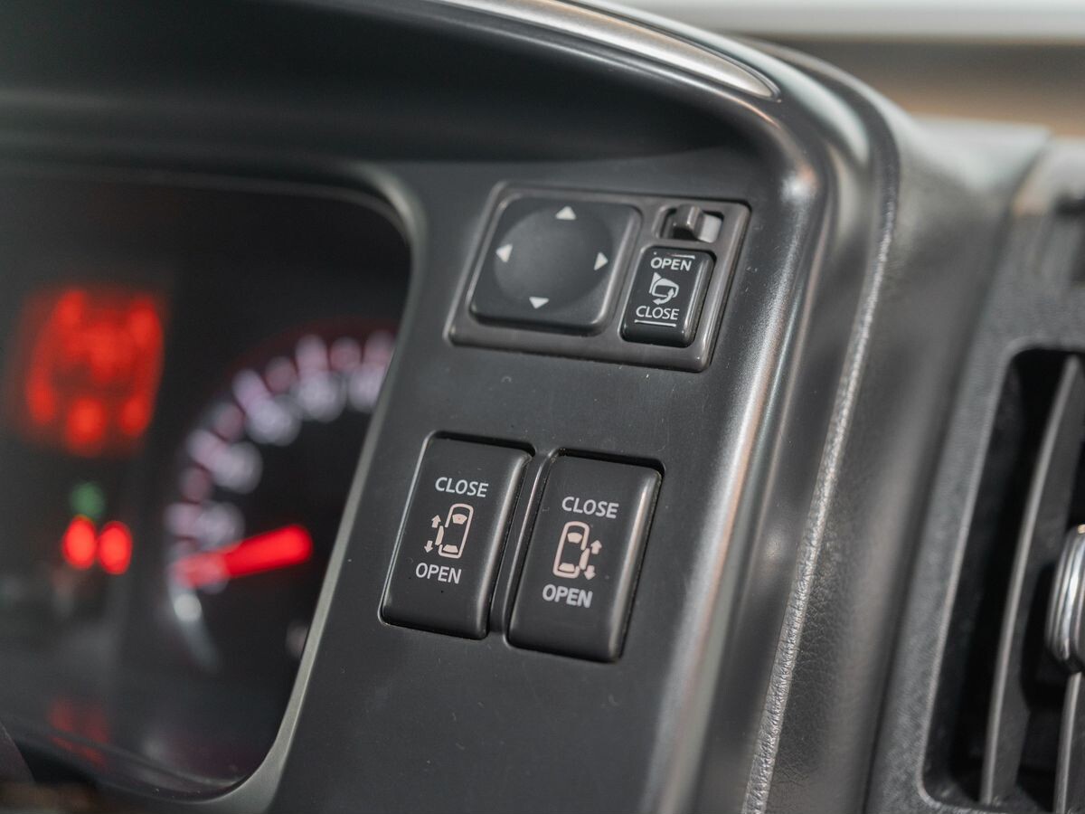 Nissan Serena 2008 - фото автомобиля