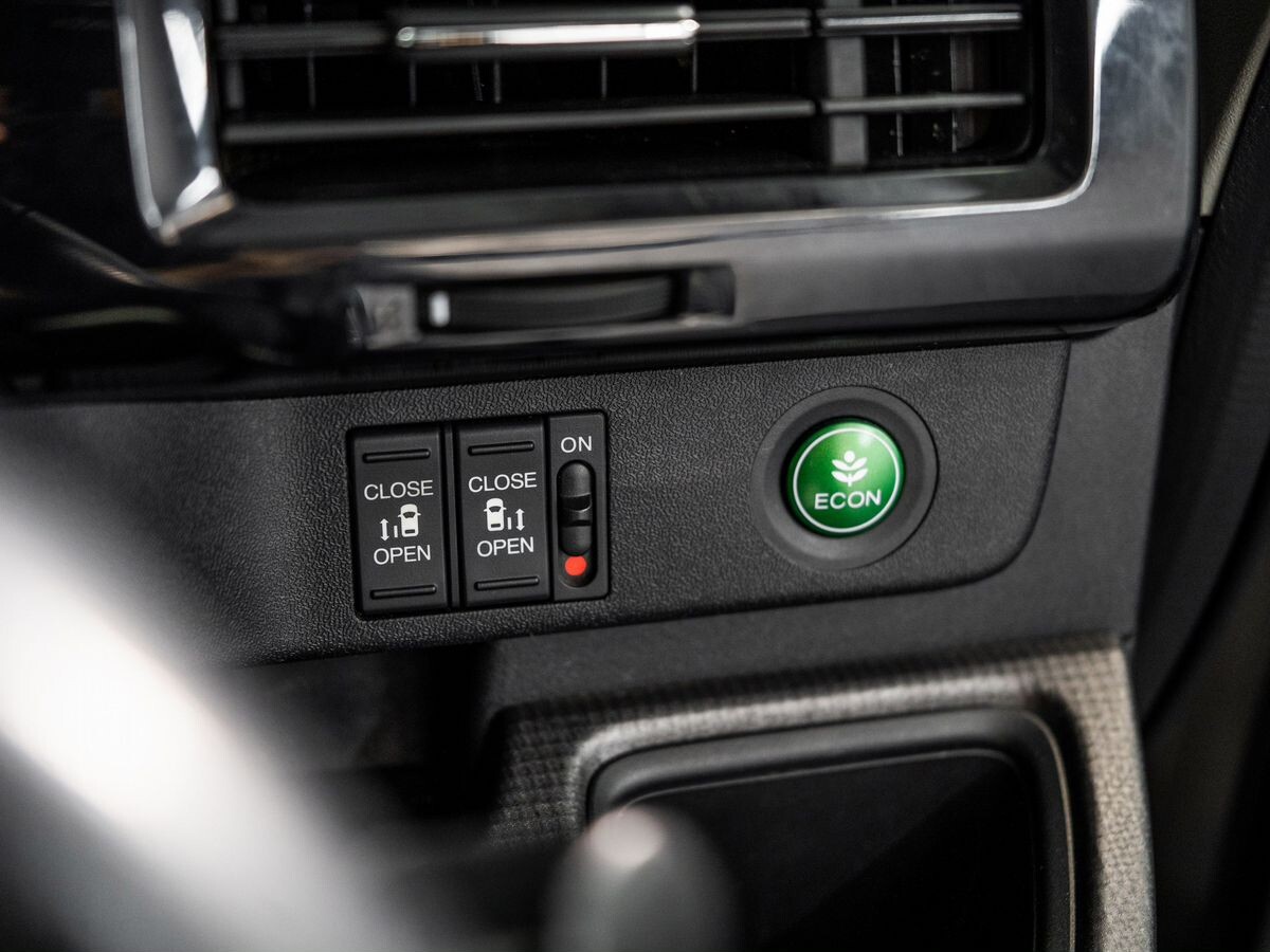 Honda Stepwgn 2016 - фото автомобиля