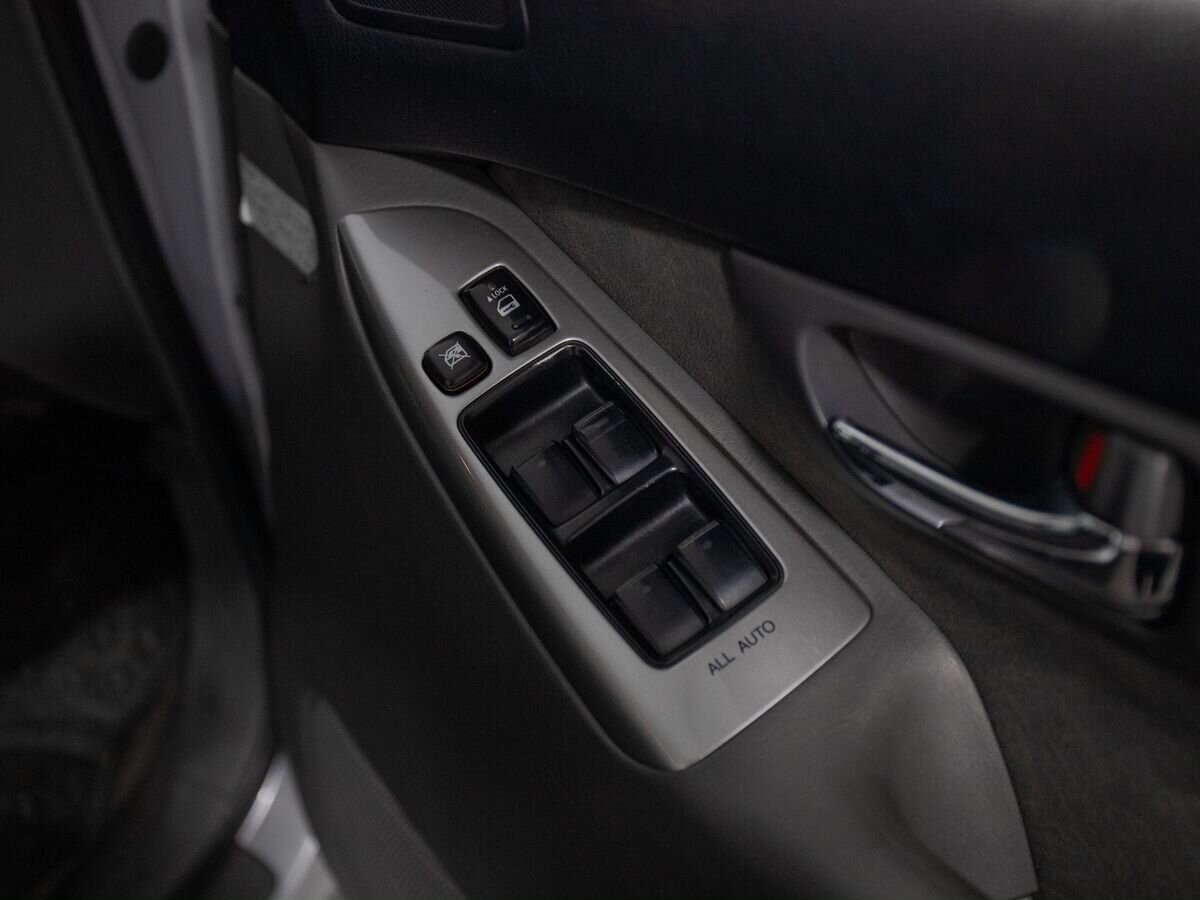 Toyota Land Cruiser Prado 2009 - фото автомобиля