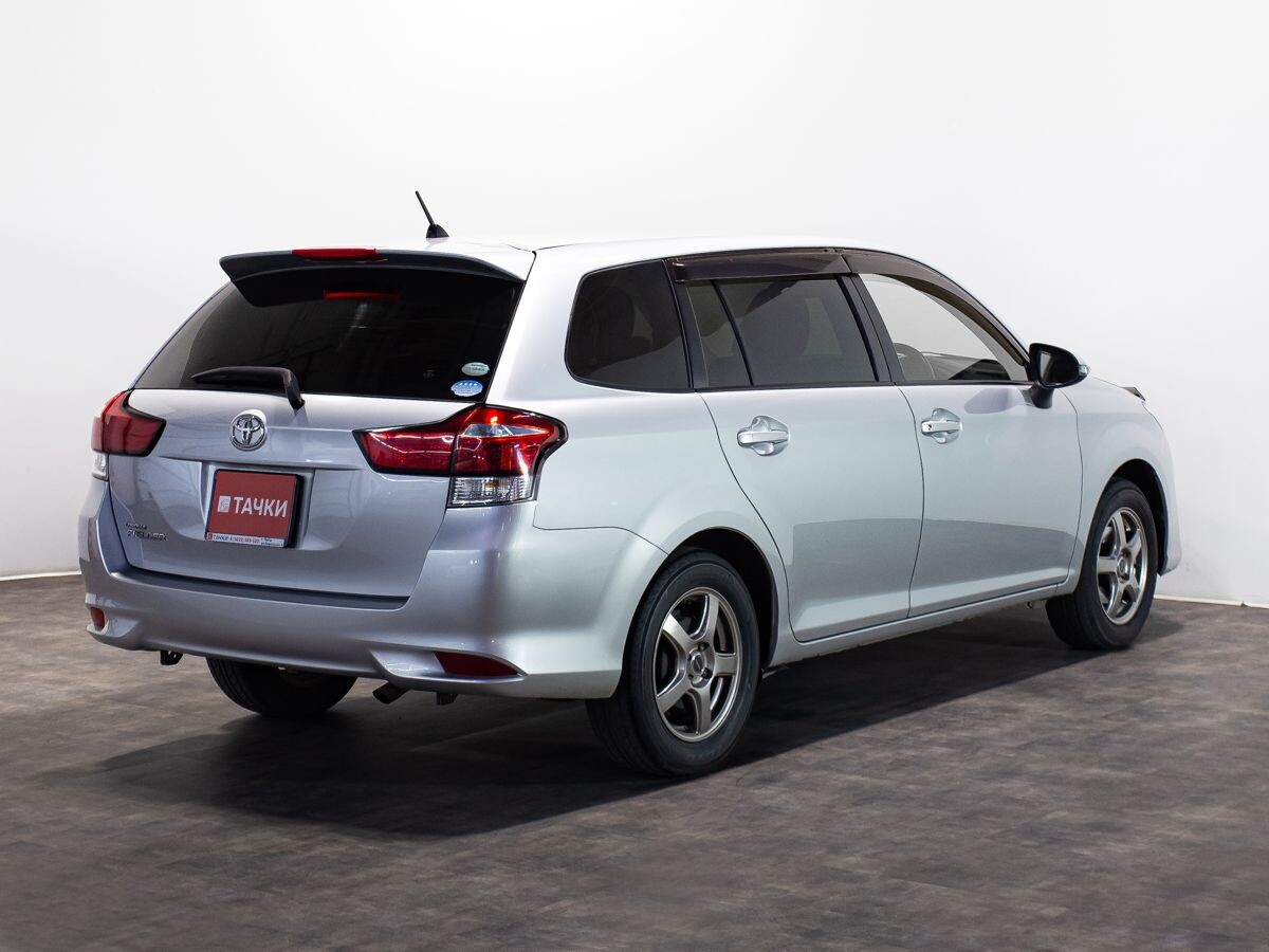 Toyota Corolla 2015 - фото автомобиля