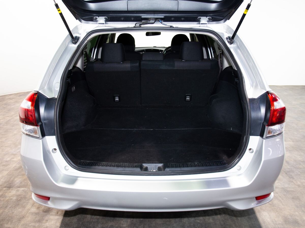 Toyota Corolla 2015 - фото автомобиля