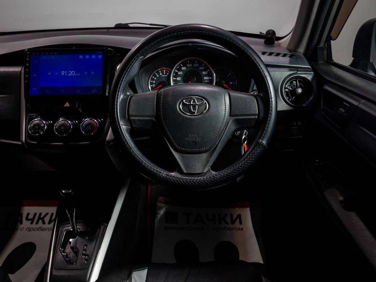 Toyota Corolla 2015 - фото автомобиля