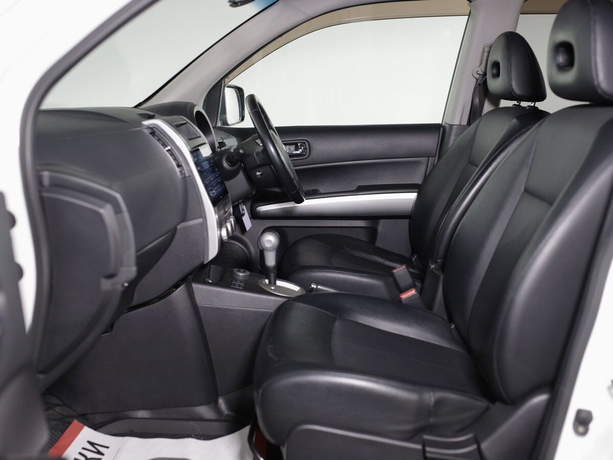 Nissan X-Trail 2010 - фото автомобиля