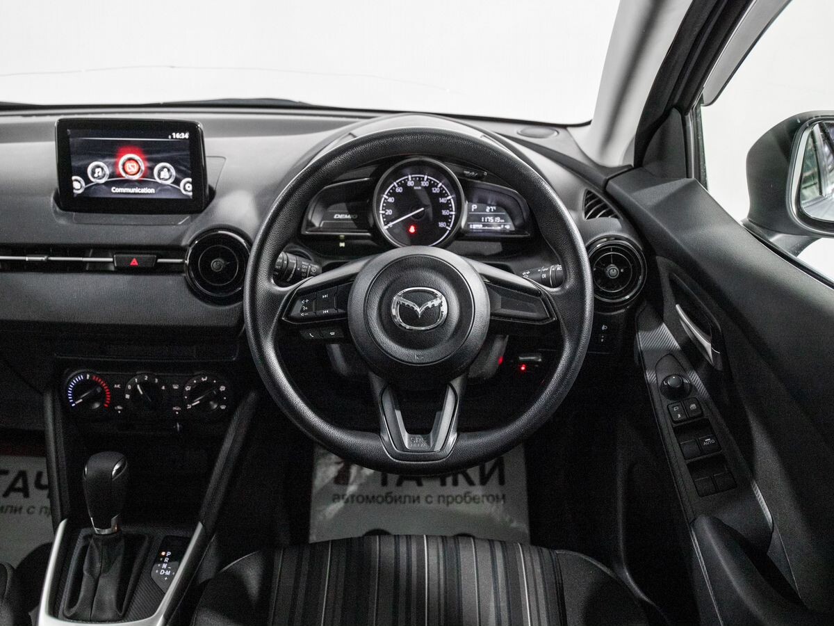 Mazda Demio 2016 - фото автомобиля