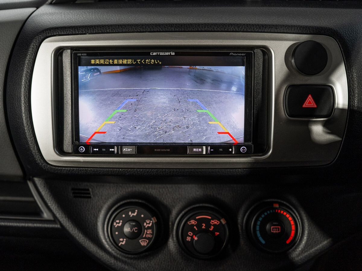 Toyota Vitz 2015 - фото автомобиля