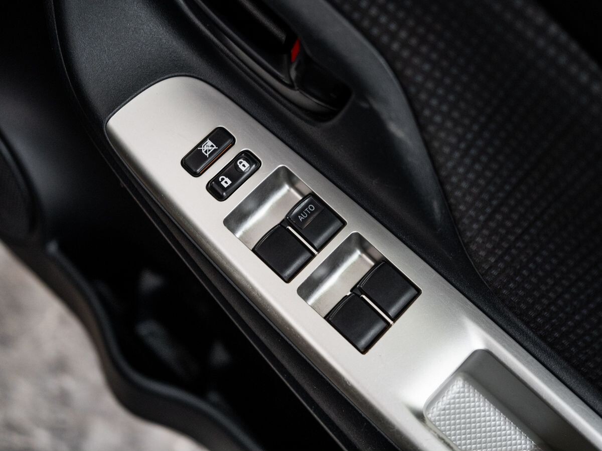 Toyota Vitz 2015 - фото автомобиля