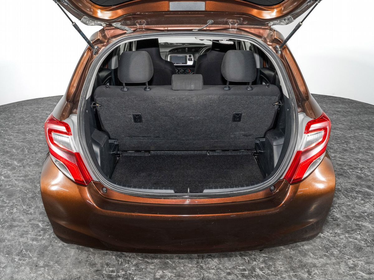 Toyota Vitz 2015 - фото автомобиля