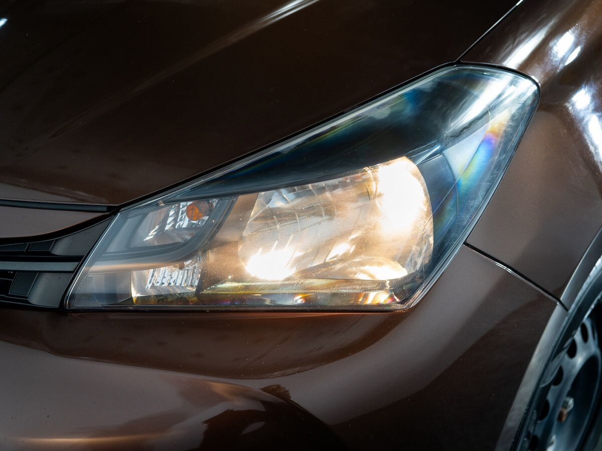 Toyota Vitz 2015 - фото автомобиля