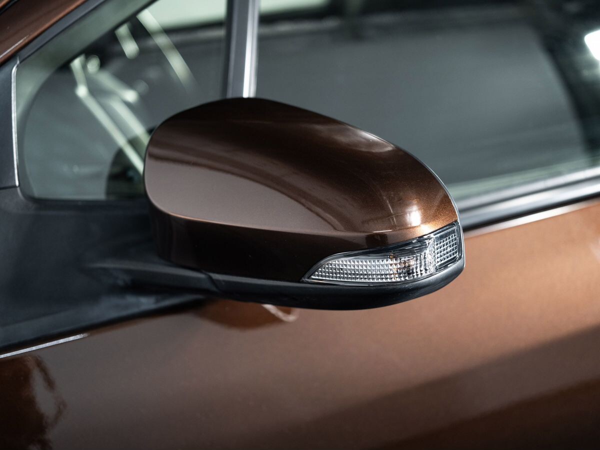 Toyota Vitz 2015 - фото автомобиля