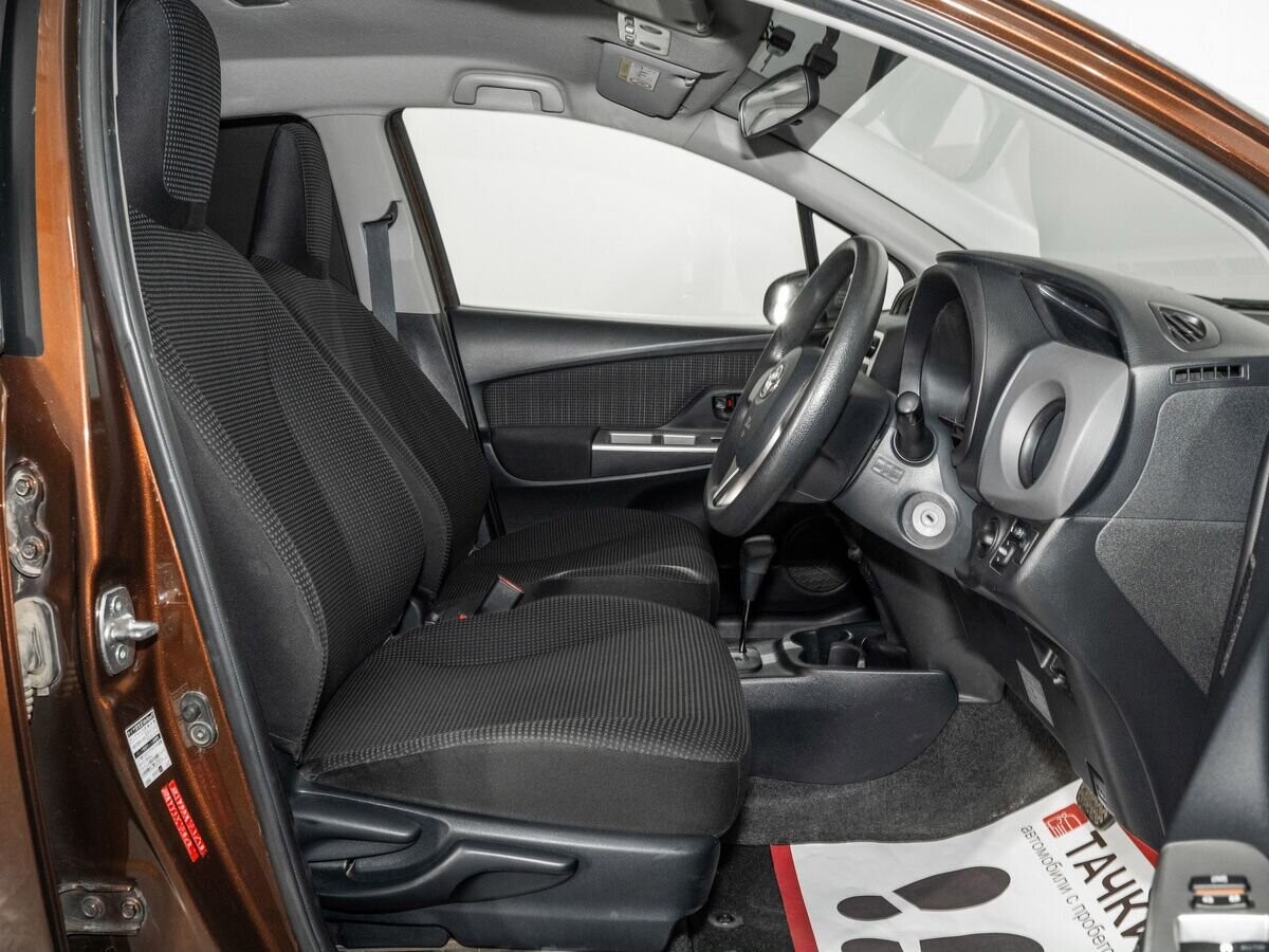 Toyota Vitz 2015 - фото автомобиля