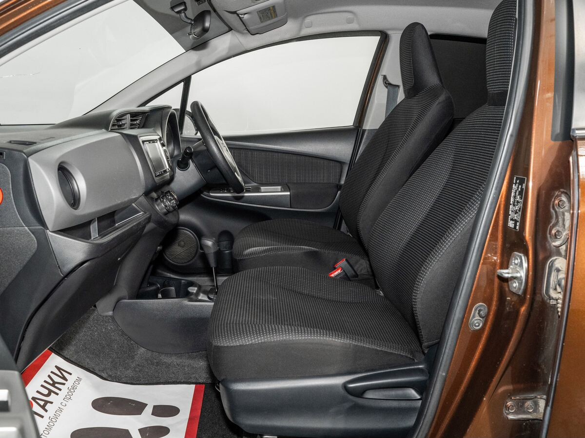 Toyota Vitz 2015 - фото автомобиля