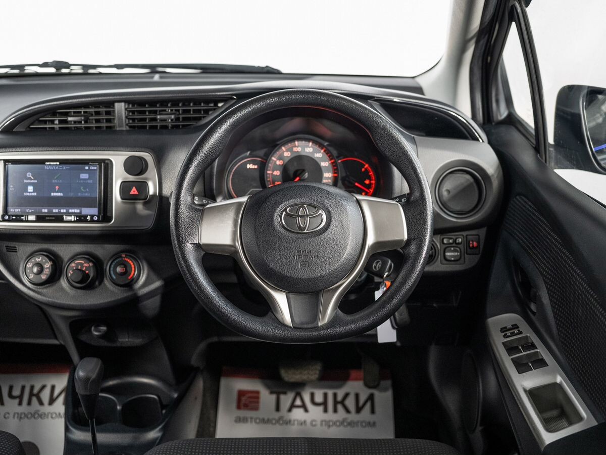 Toyota Vitz 2015 - фото автомобиля