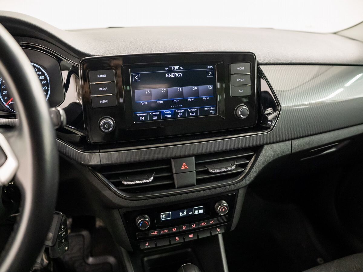 Volkswagen Polo 2022 - фото автомобиля