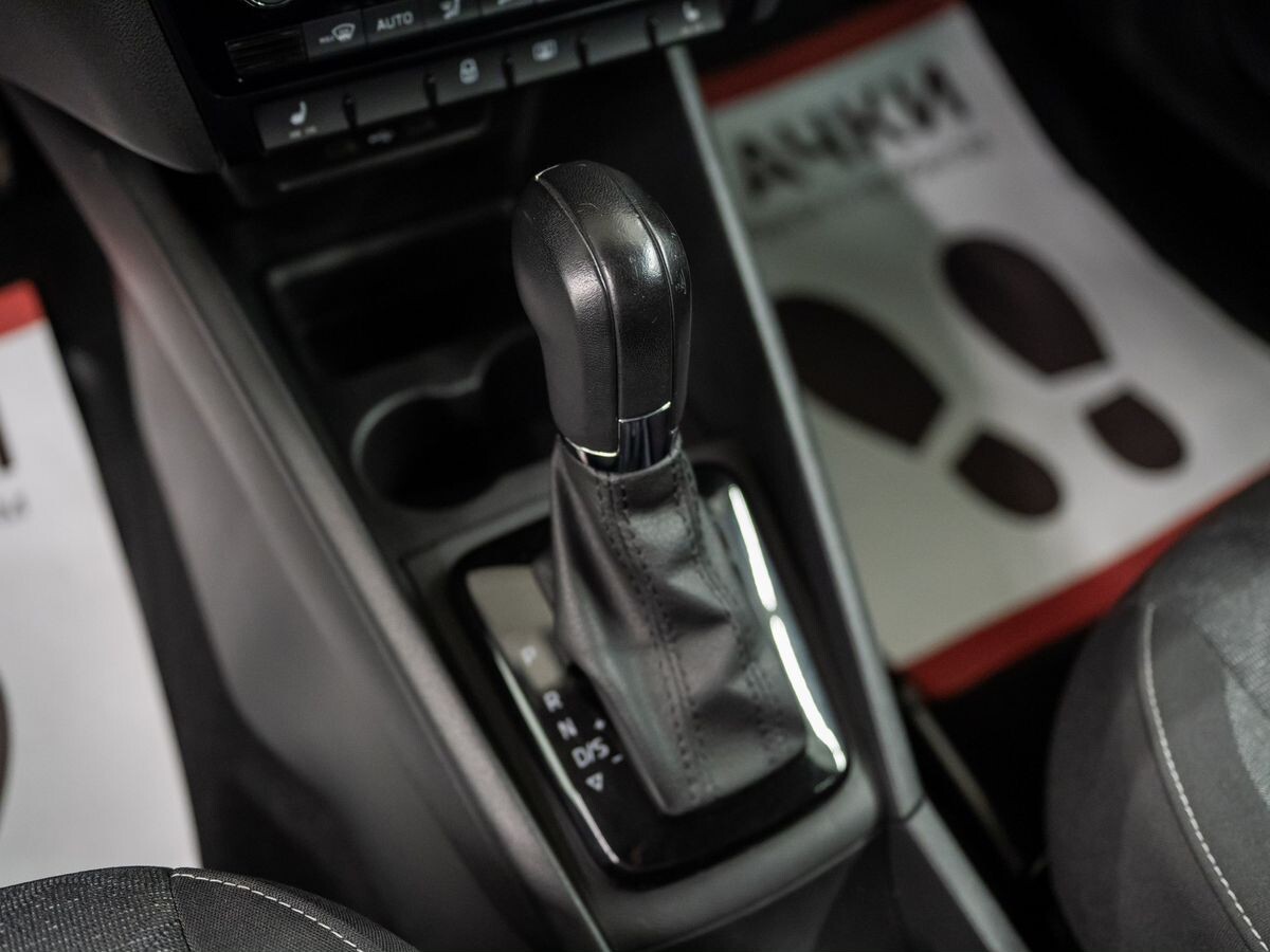 Volkswagen Polo 2022 - фото автомобиля