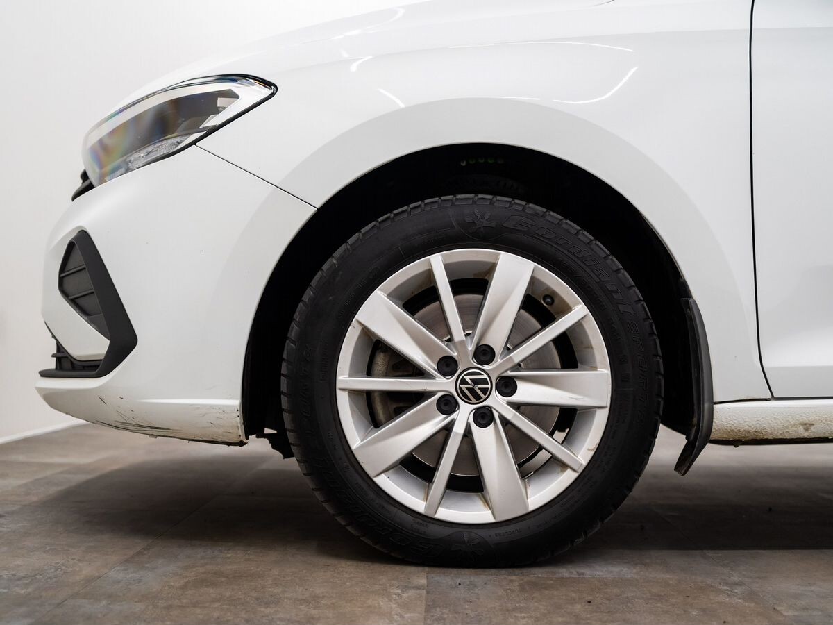 Volkswagen Polo 2022 - фото автомобиля