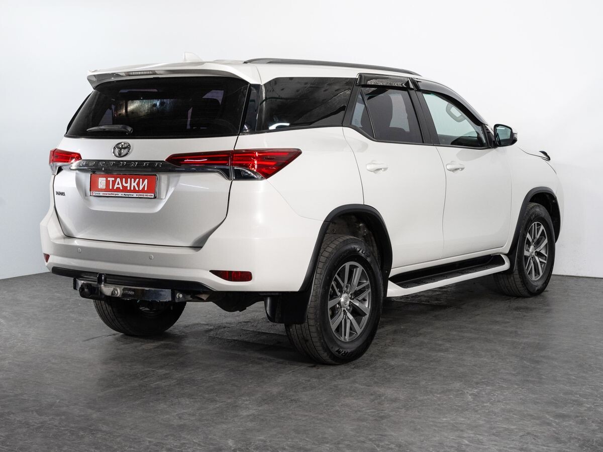Toyota Fortuner 2017 - фото автомобиля