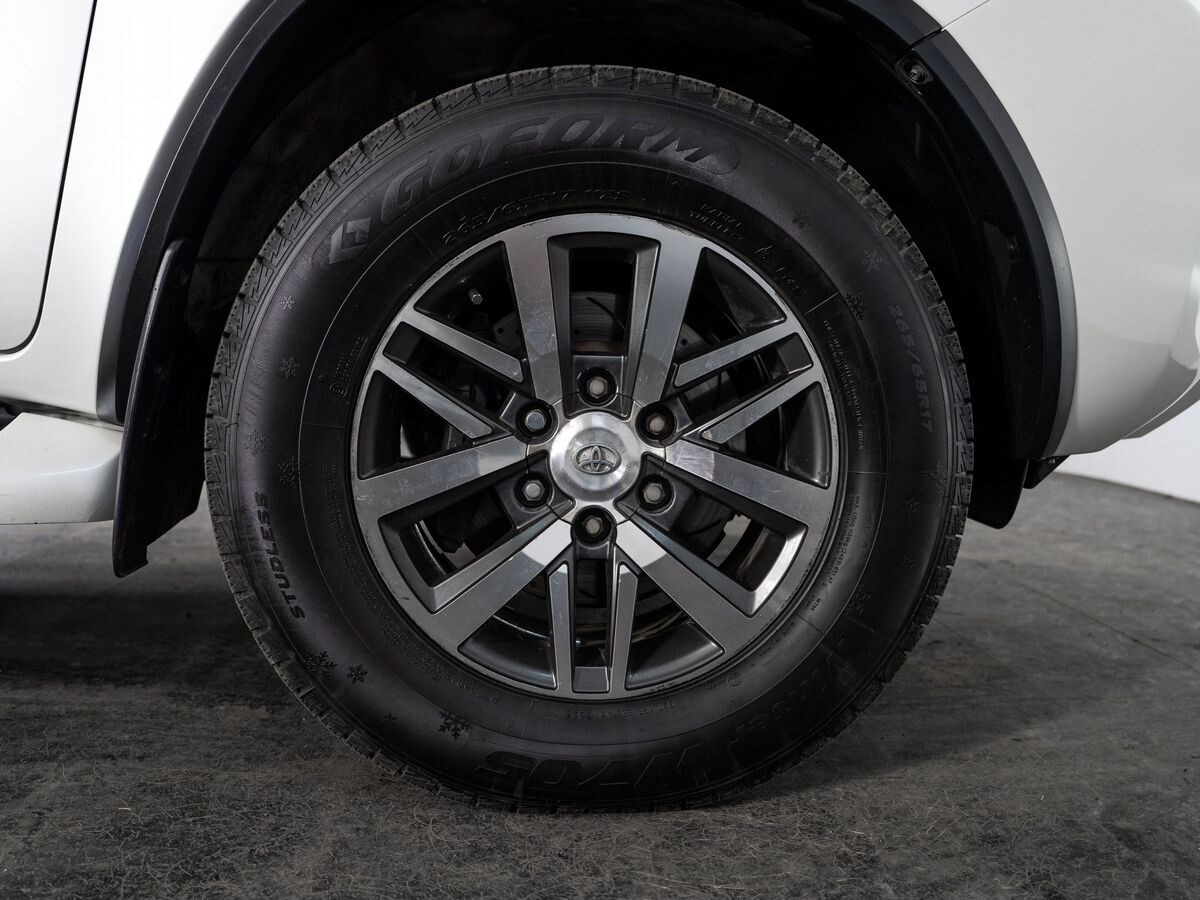 Toyota Fortuner 2017 - фото автомобиля
