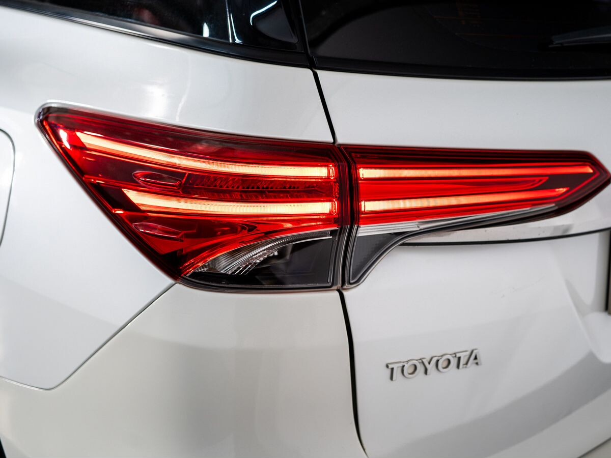 Toyota Fortuner 2017 - фото автомобиля