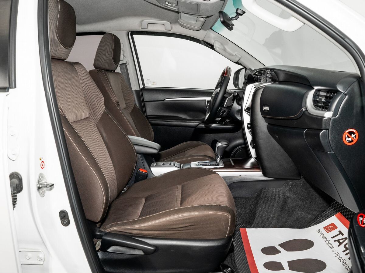 Toyota Fortuner 2017 - фото автомобиля