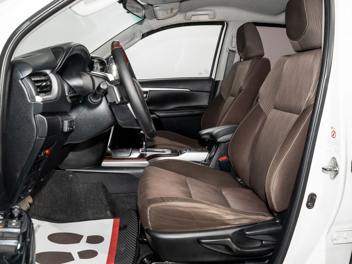 Toyota Fortuner 2017 - фото автомобиля