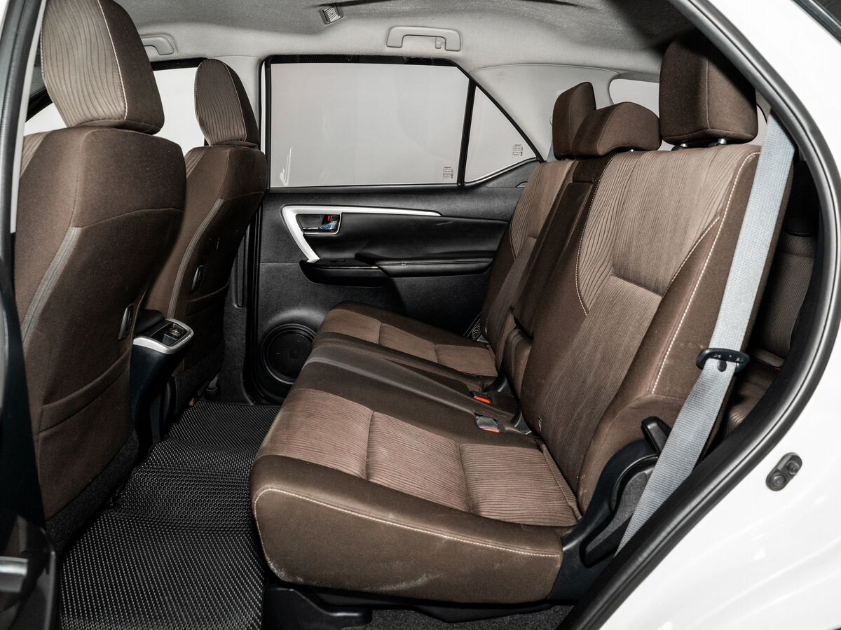 Toyota Fortuner 2017 - фото автомобиля