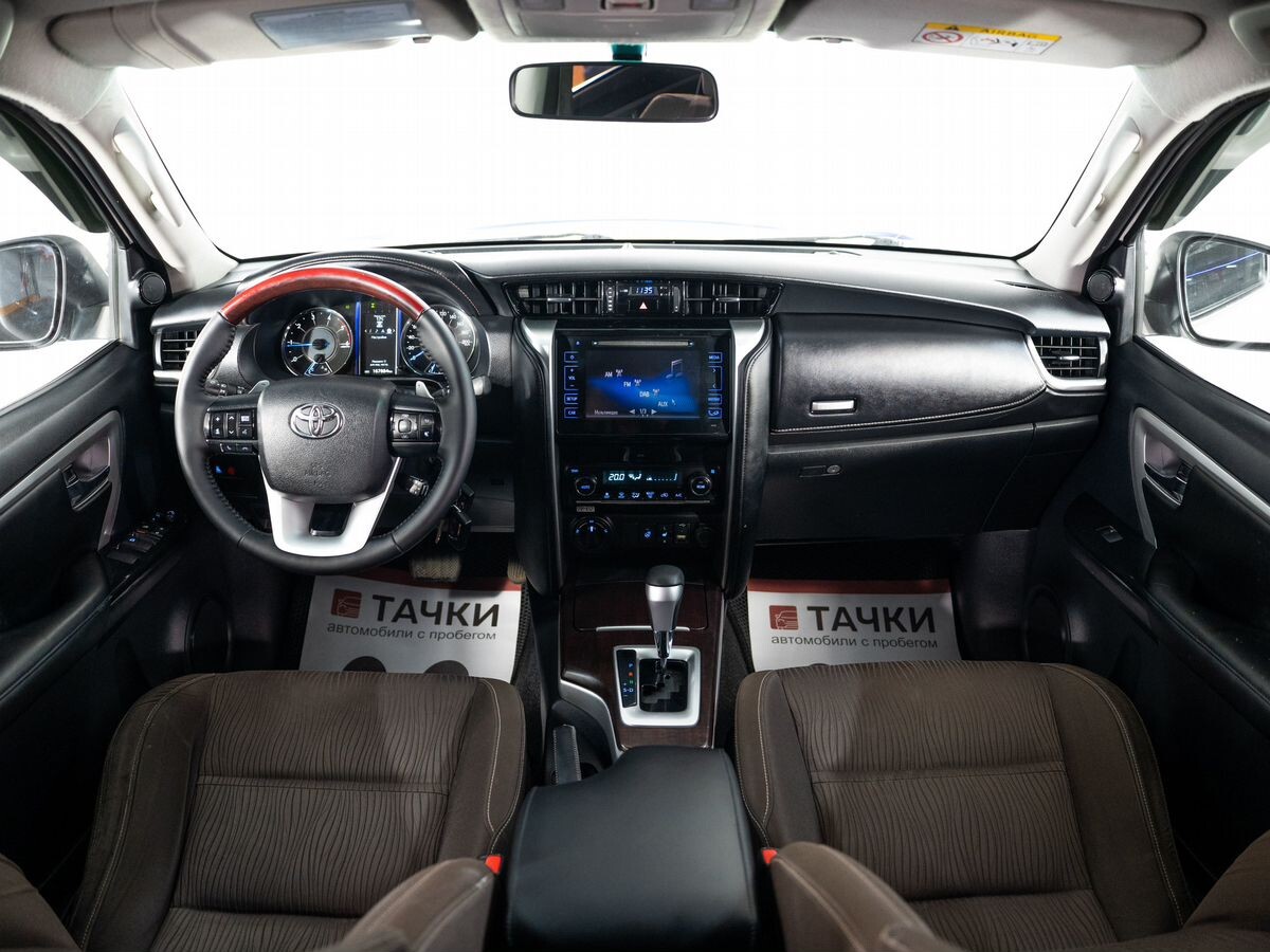 Toyota Fortuner 2017 - фото автомобиля