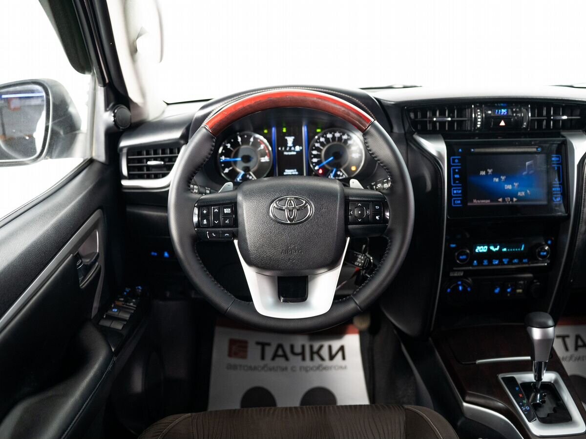 Toyota Fortuner 2017 - фото автомобиля