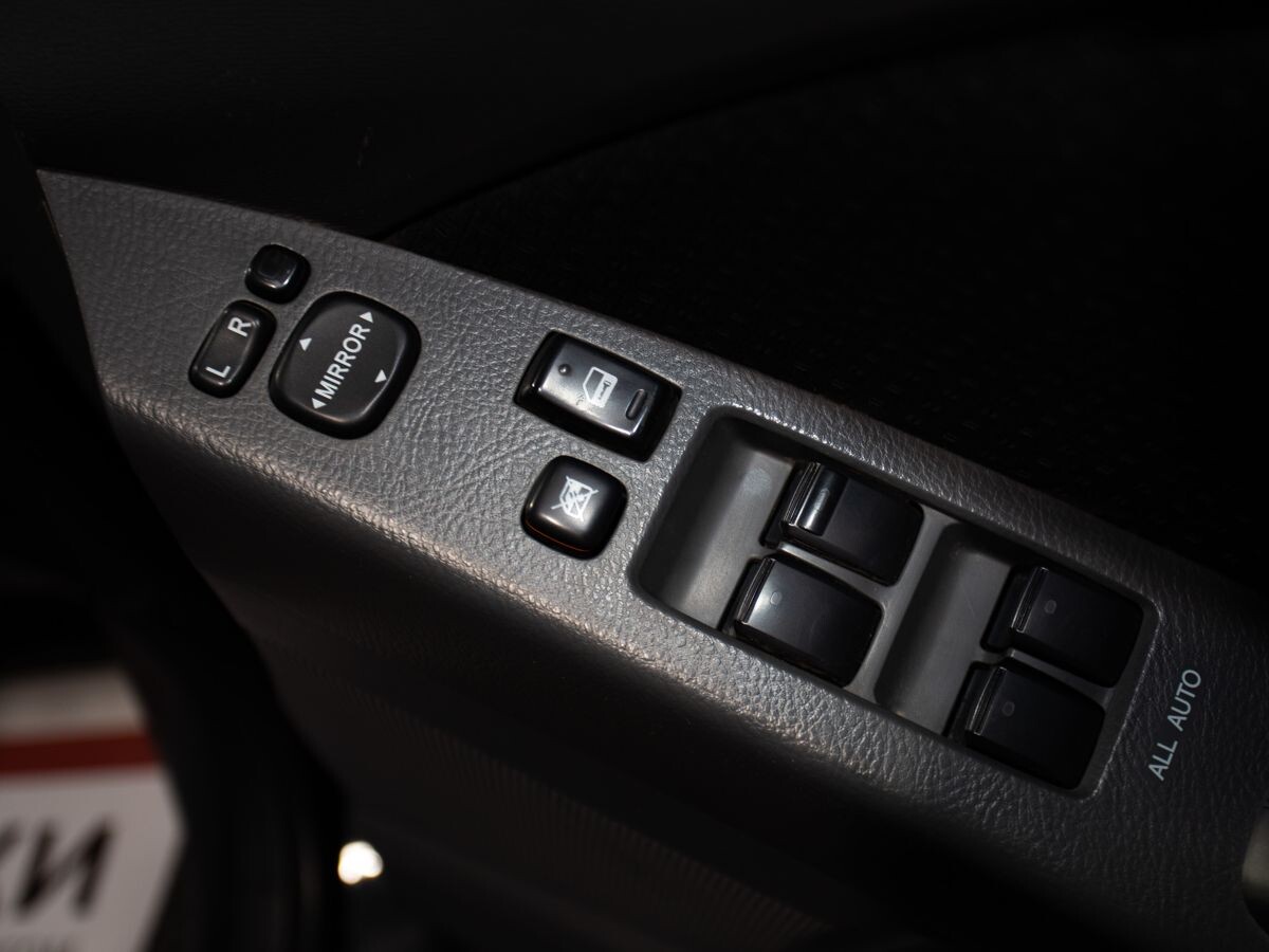 Toyota ISis 2010 - фото автомобиля