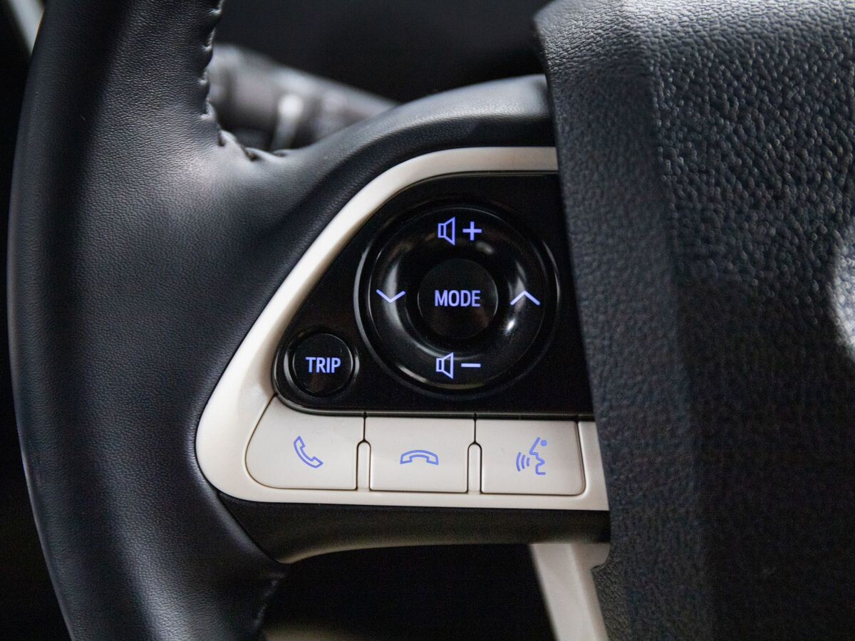 Toyota Prius 2016 - фото автомобиля