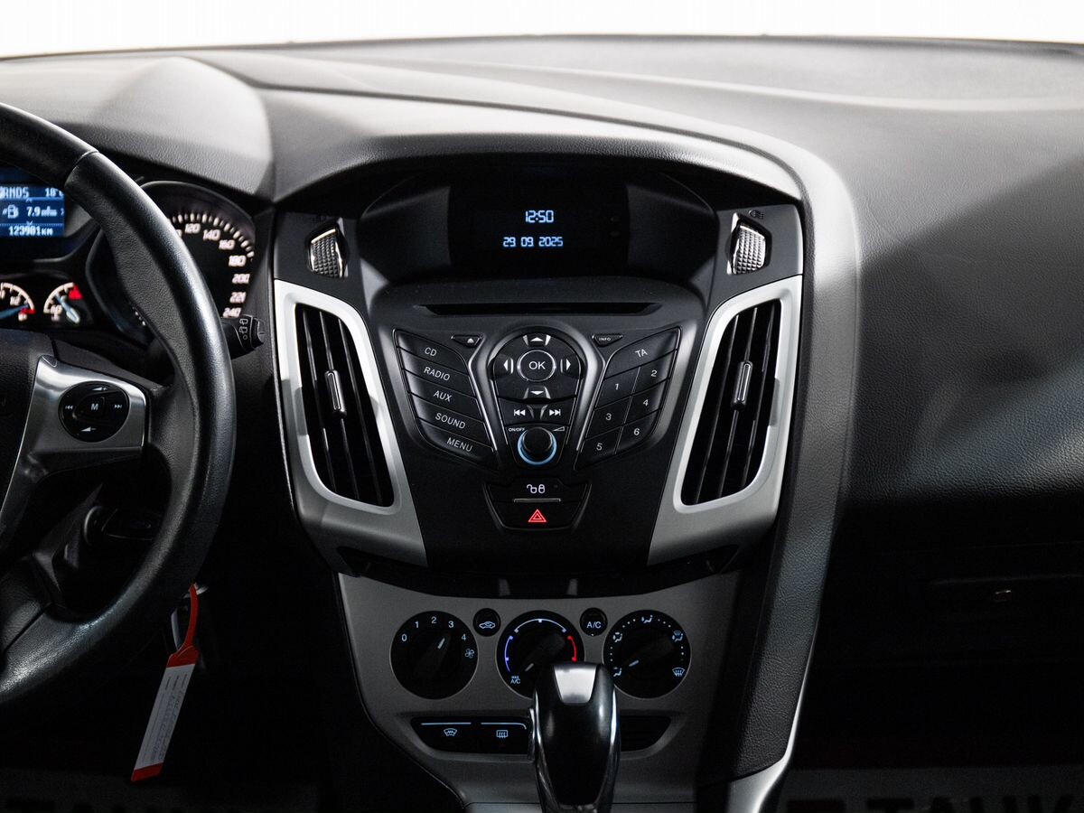 Ford Focus 2012 - фото автомобиля