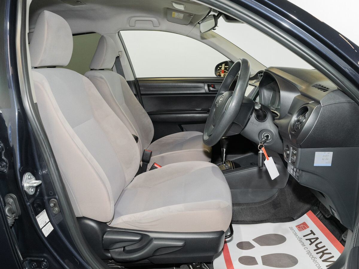 Toyota Corolla 2016 - фото автомобиля