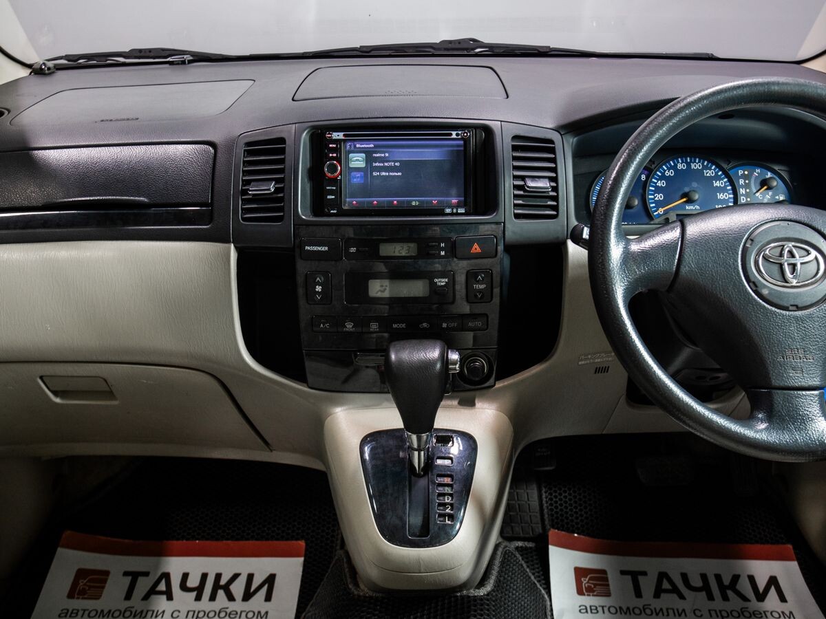 Toyota Corolla Spacio 2004 - фото автомобиля