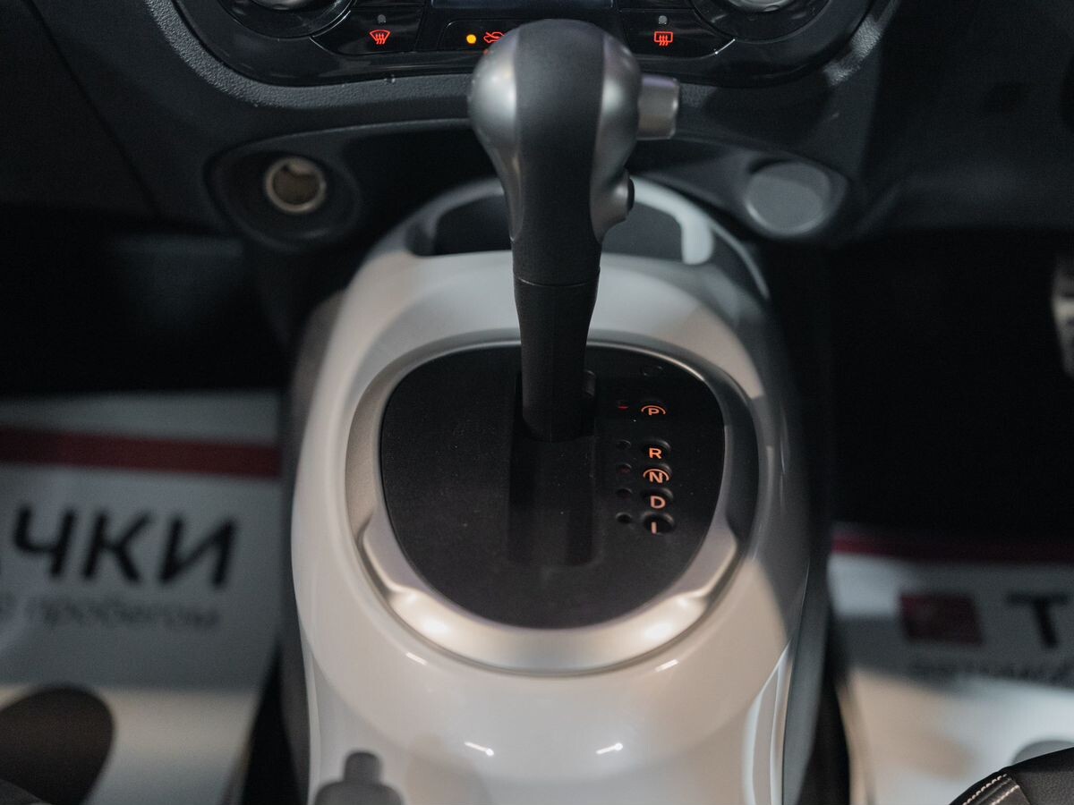 Nissan Juke 2012 - фото автомобиля