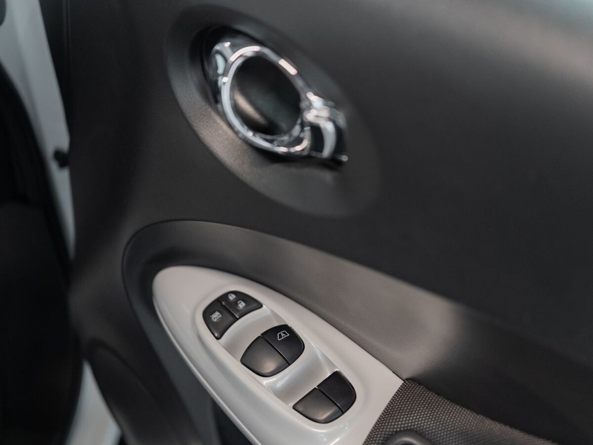 Nissan Juke 2012 - фото автомобиля