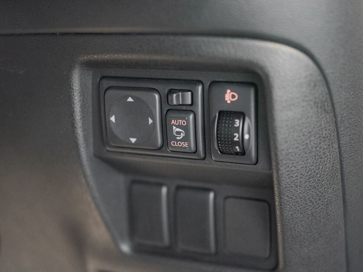 Nissan Juke 2012 - фото автомобиля