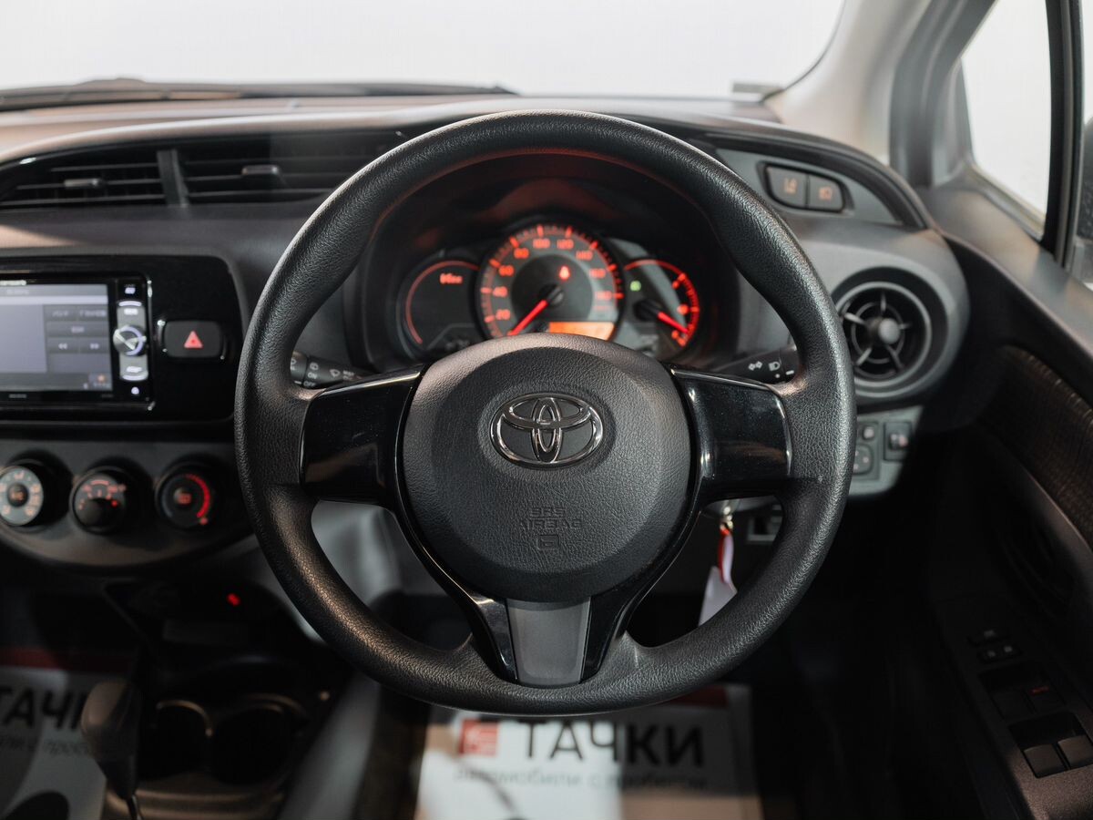 Toyota Vitz 2018 - фото автомобиля