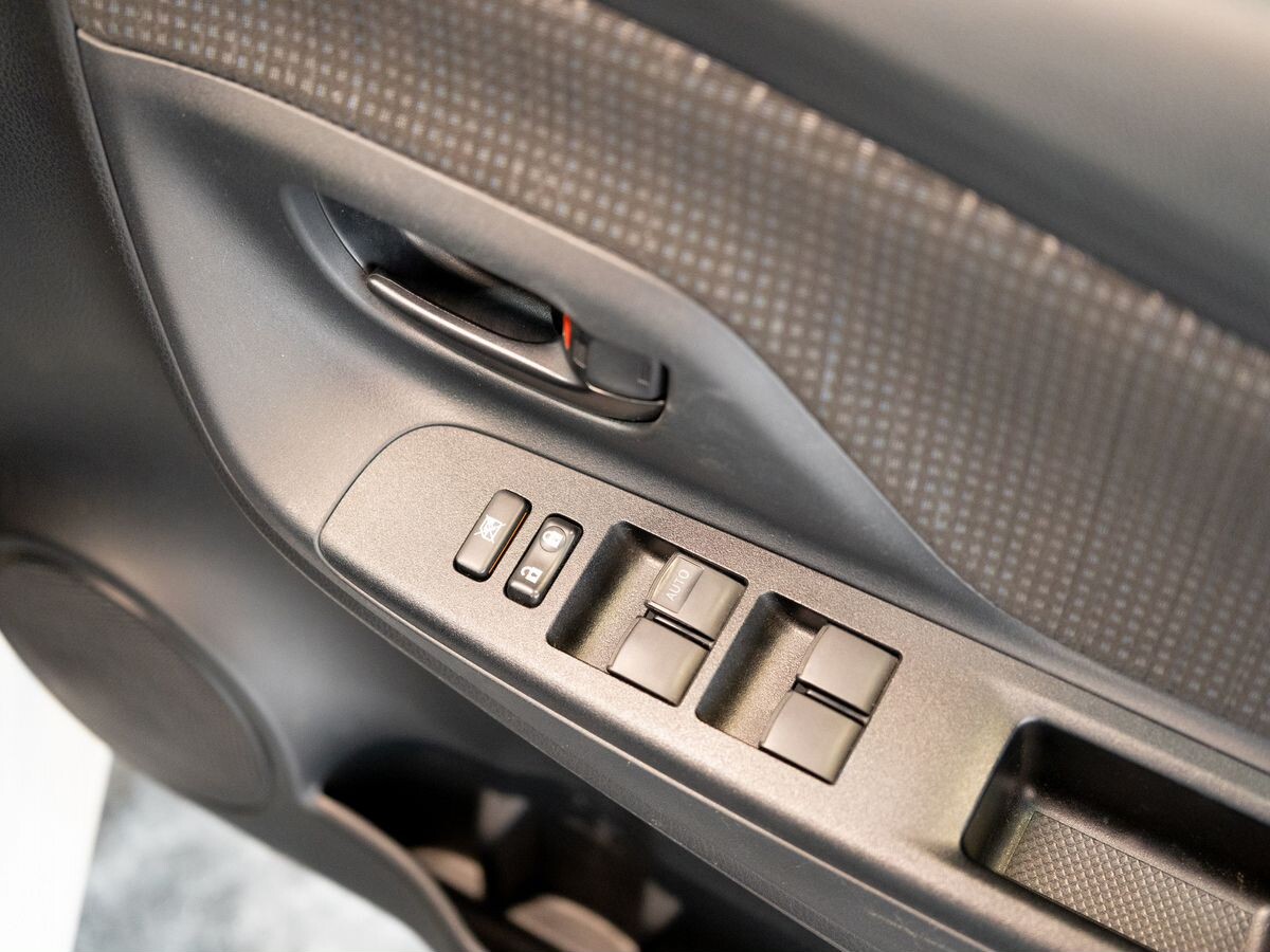 Toyota Vitz 2018 - фото автомобиля