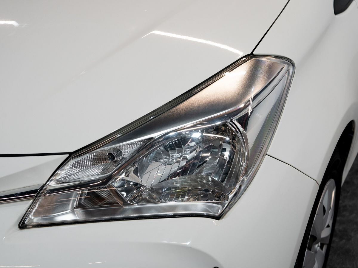 Toyota Vitz 2018 - фото автомобиля