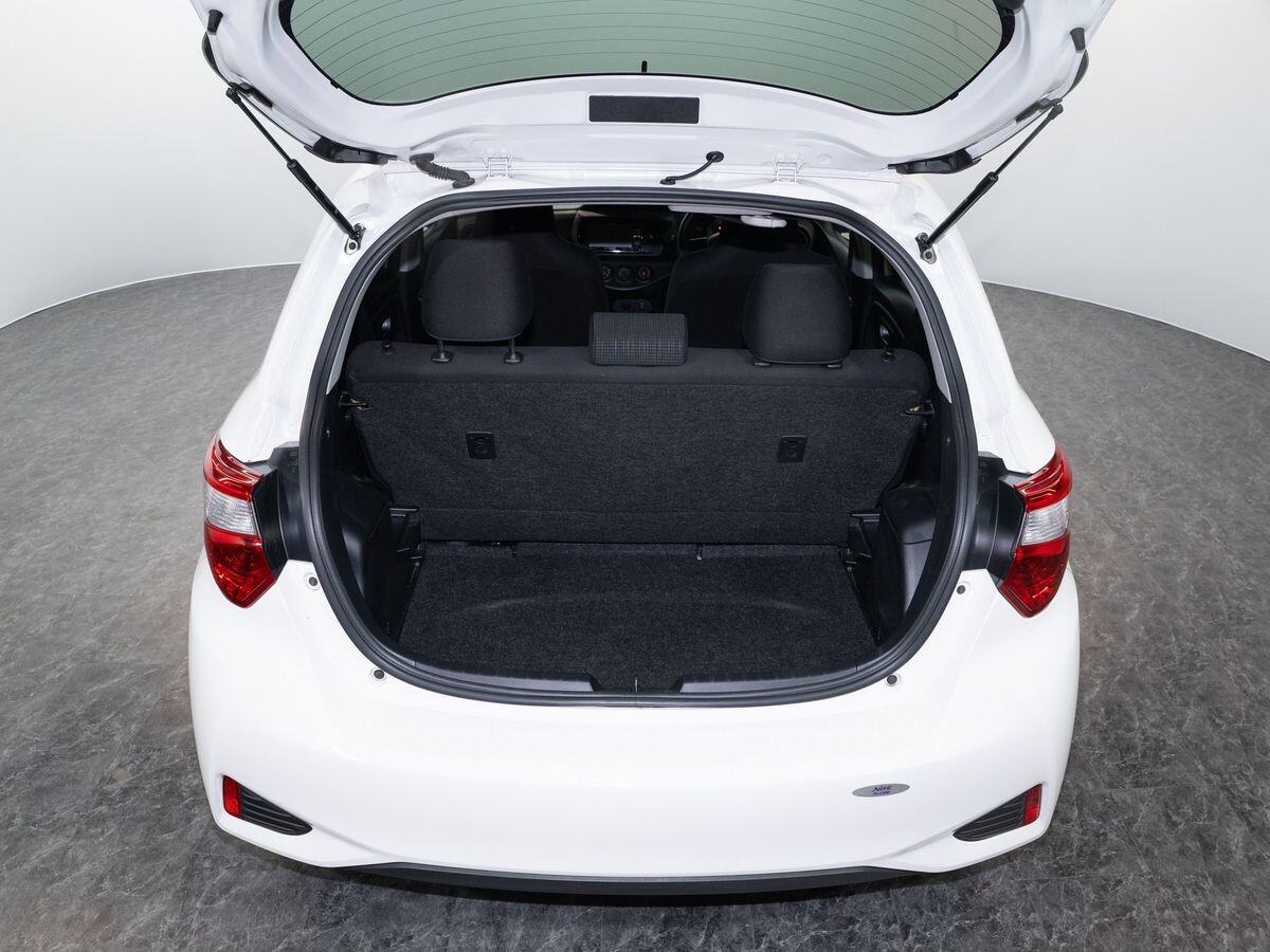 Toyota Vitz 2018 - фото автомобиля