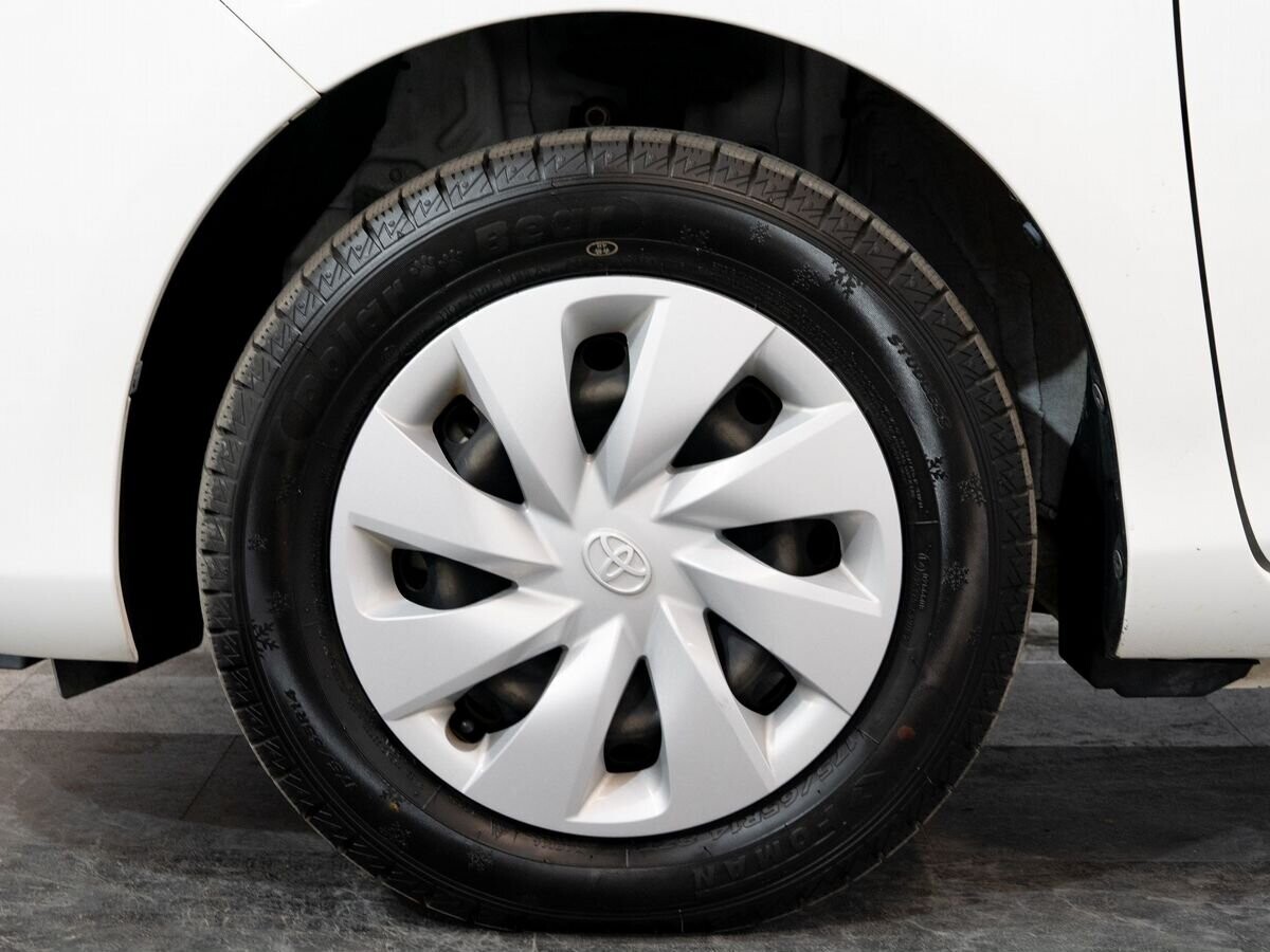 Toyota Vitz 2018 - фото автомобиля