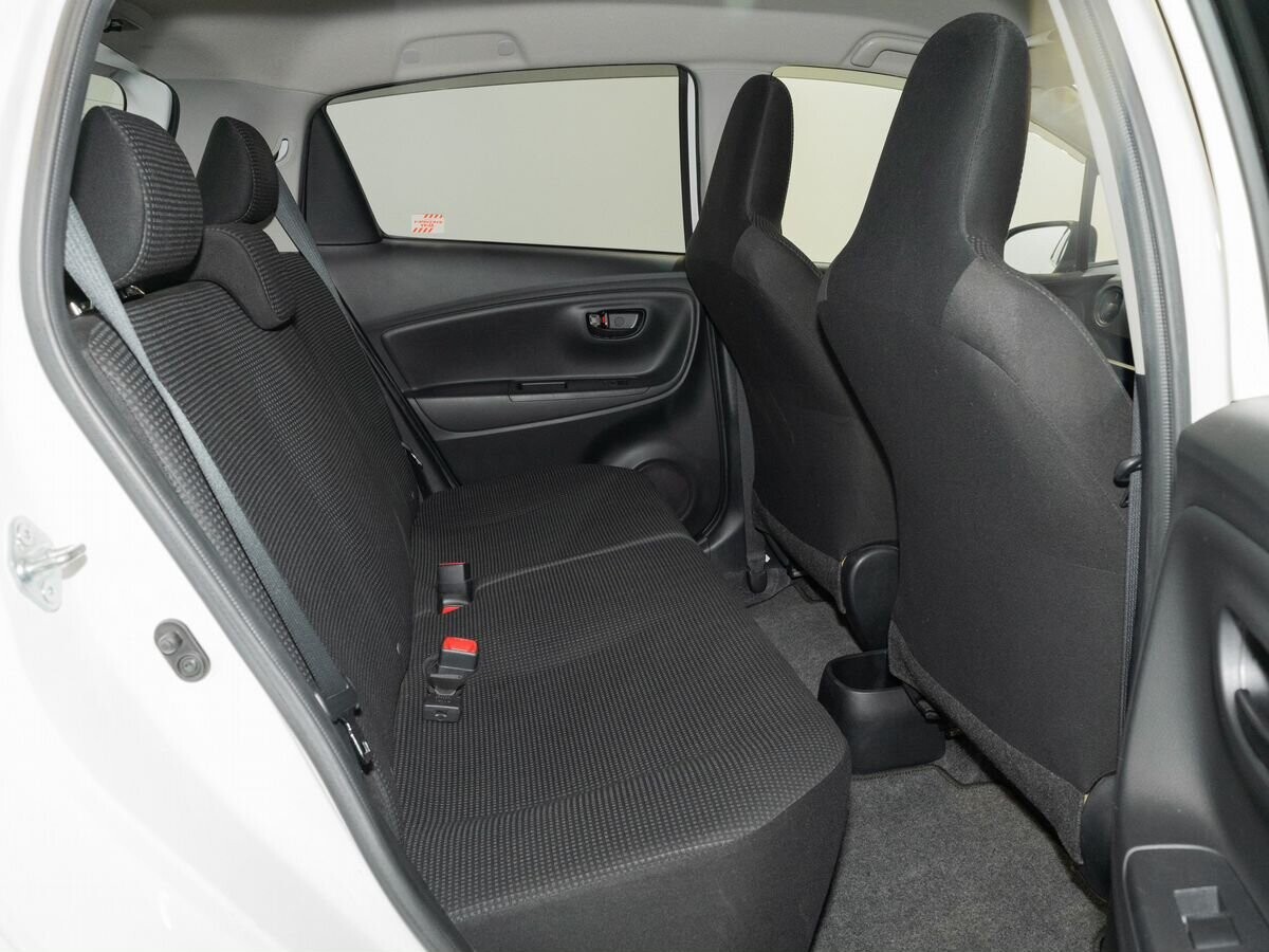 Toyota Vitz 2018 - фото автомобиля