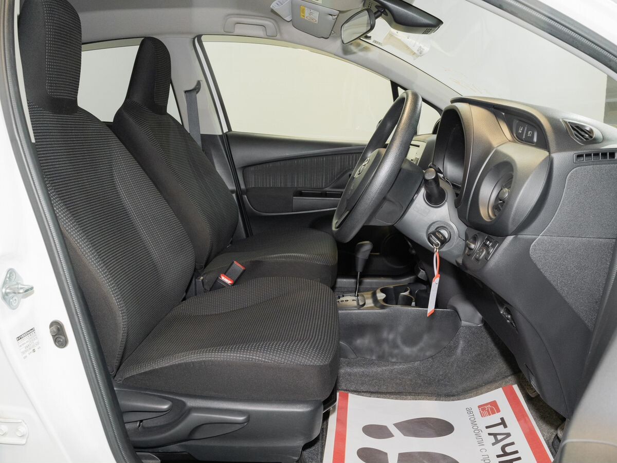 Toyota Vitz 2018 - фото автомобиля