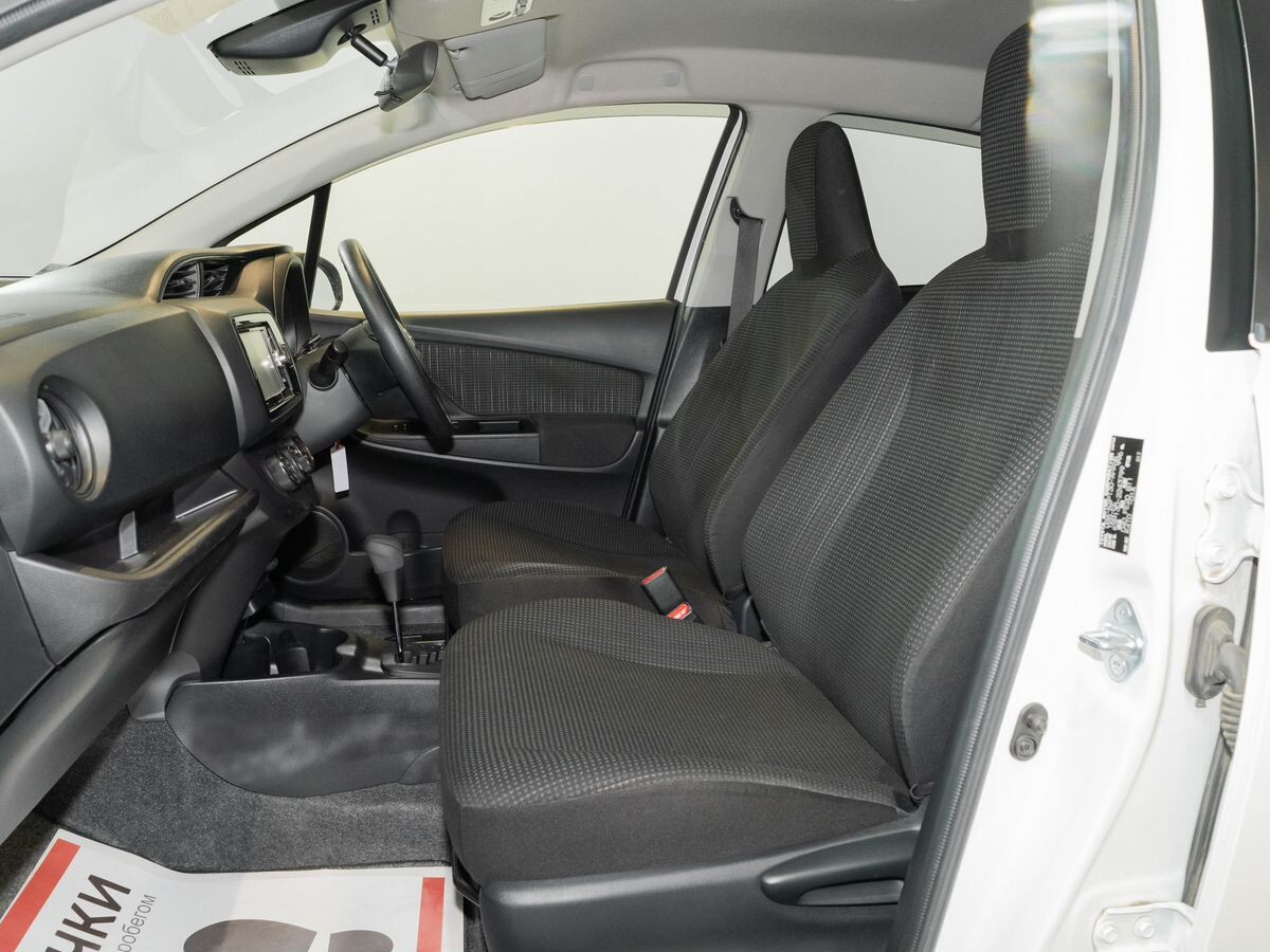 Toyota Vitz 2018 - фото автомобиля