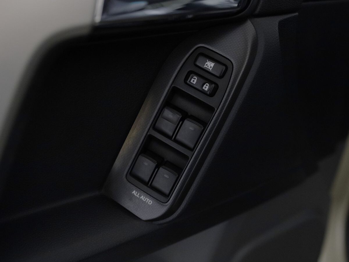 Toyota Land Cruiser Prado 2012 - фото автомобиля